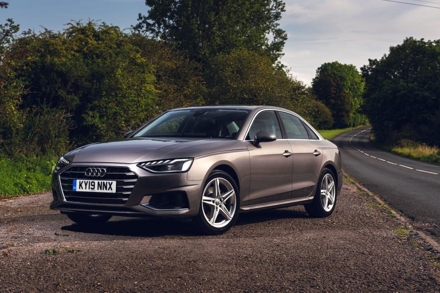  Audi A4 35 TFSI Sport (B9) 2019 года  (UK) (фото 10 из 21)